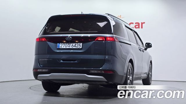 Kia Canival 2021 — photo 2