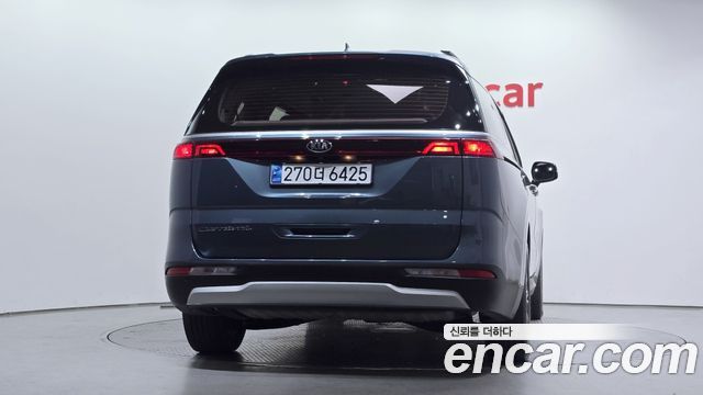 Kia Canival 2021 — photo 4