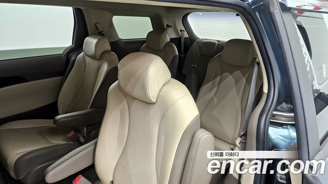 Kia Canival 2021 — photo 13