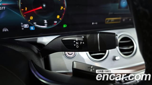 Mercedes-Benz E-Class 2021 — photo 9