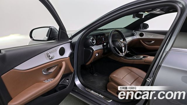 Mercedes-Benz E-Class 2021 — photo 10