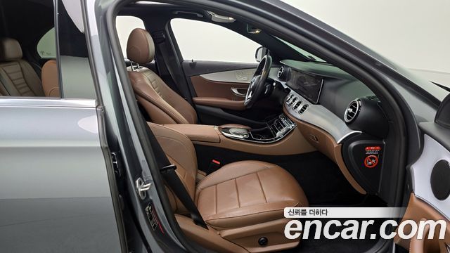 Mercedes-Benz E-Class 2021 — photo 11