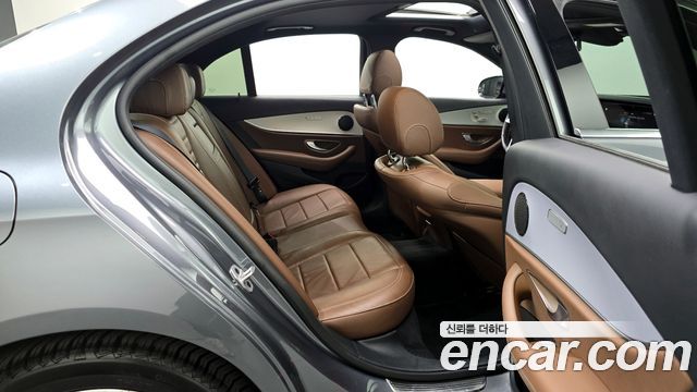 Mercedes-Benz E-Class 2021 — photo 12
