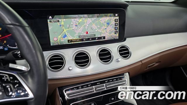 Mercedes-Benz E-Class 2021 — photo 14