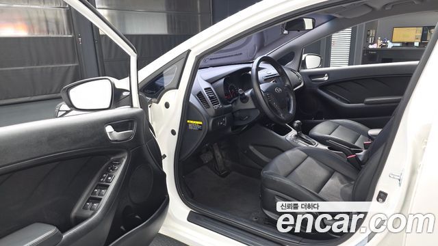 Kia K3 2013 — photo 10
