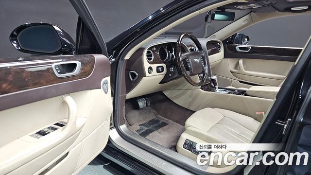 Bentley Flying Spur 2010 — photo 11