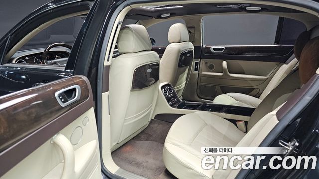 Bentley Flying Spur 2010 — photo 12