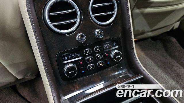 Bentley Flying Spur 2010 — photo 18