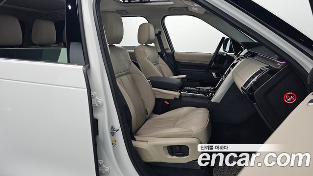 Land Rover Discovery 2017 — photo 10
