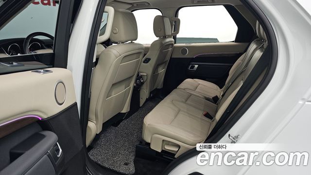 Land Rover Discovery 2017 — photo 12