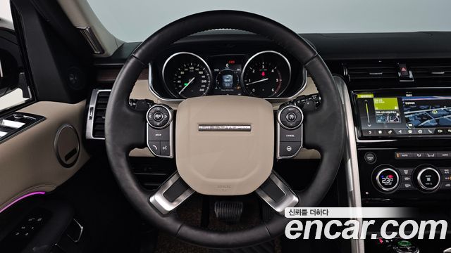 Land Rover Discovery 2017 — photo 13