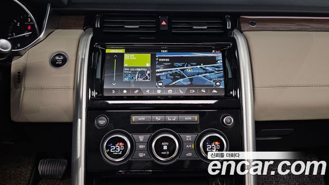 Land Rover Discovery 2017 — photo 14