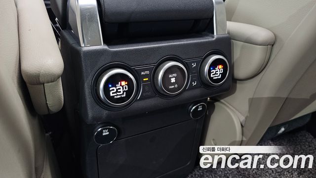 Land Rover Discovery 2017 — photo 19