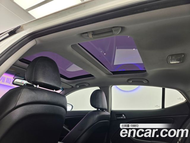 Kia K5 2011 — photo 10
