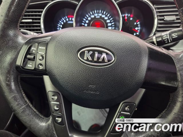 Kia K5 2011 — photo 14