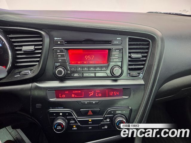 Kia K5 2011 — photo 17