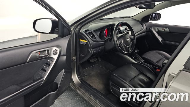 Kia Porte 2011 — photo 11