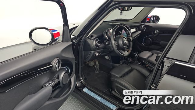 Mini Cooper 2022 — photo 11