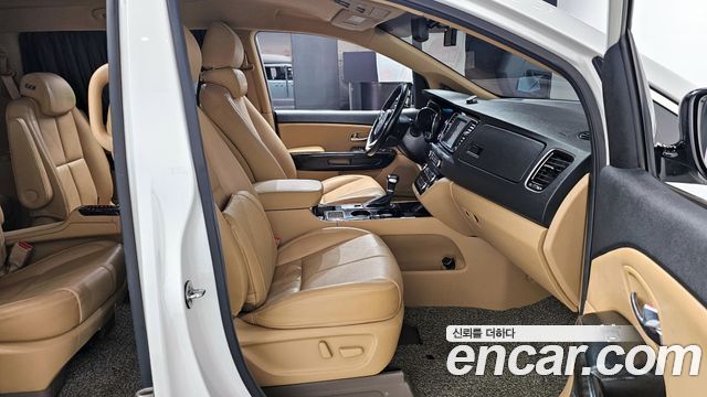 Kia Canival 2020 — photo 10