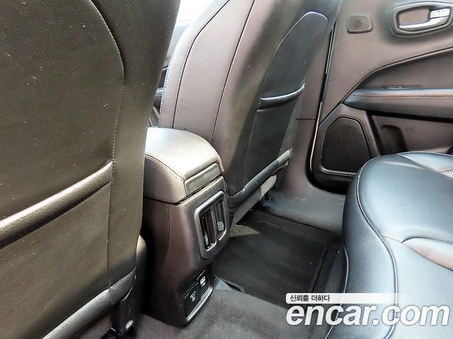 Jeep Compass 2019 — photo 16
