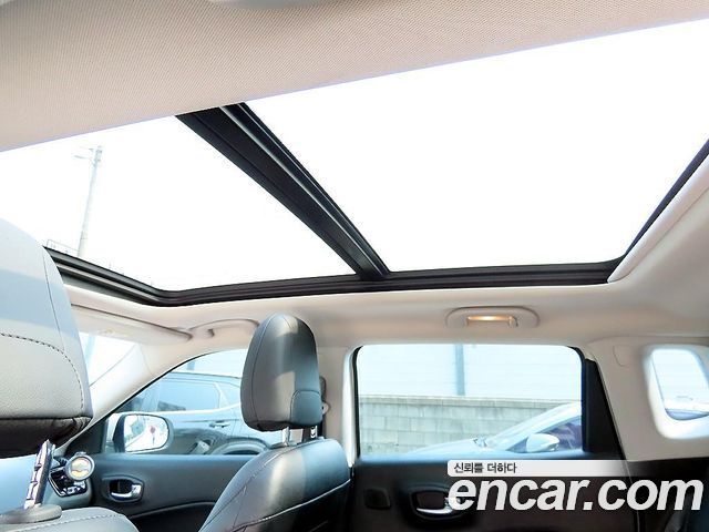 Jeep Compass 2019 — photo 17