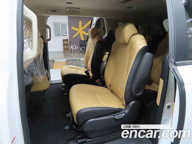 Kia Canival 2021 — photo 10