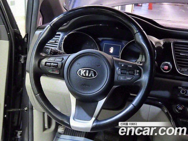 Kia Canival 2016 — photo 8