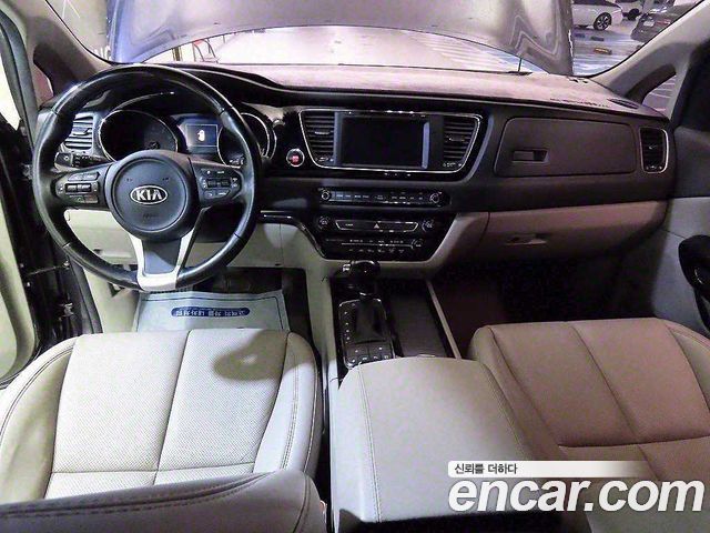 Kia Canival 2016 — photo 10