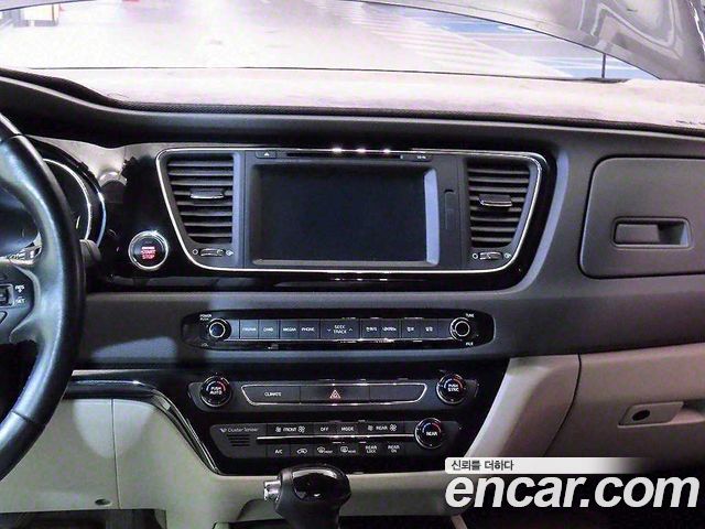 Kia Canival 2016 — photo 11