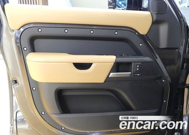 Land Rover Defender 2025 — photo 11