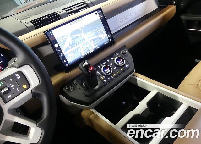 Land Rover Defender 2025 — photo 13