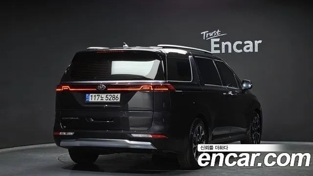 Kia Canival 2021 — photo 2