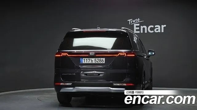 Kia Canival 2021 — photo 4