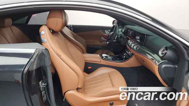 Mercedes-Benz E-Class 2019 — photo 11