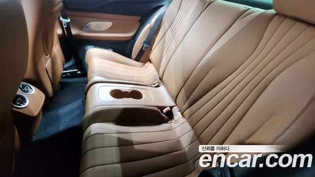 Mercedes-Benz E-Class 2019 — photo 12