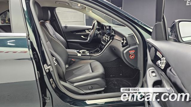 Mercedes-Benz C-Class 2019 — photo 11