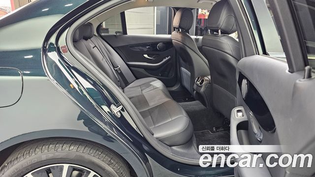 Mercedes-Benz C-Class 2019 — photo 12