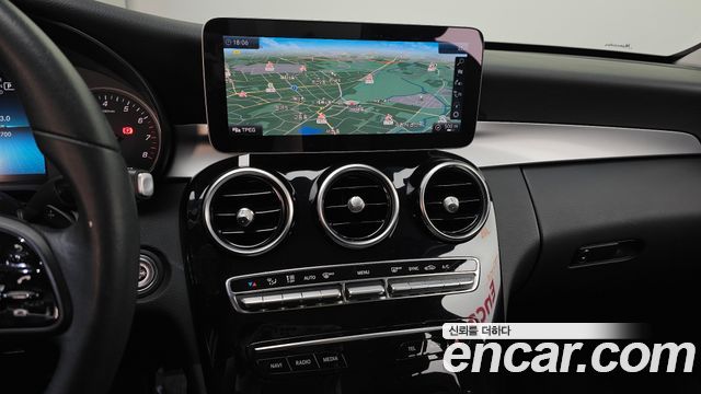 Mercedes-Benz C-Class 2019 — photo 14