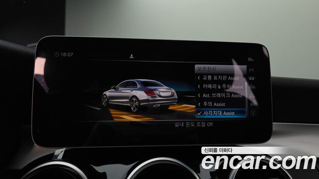 Mercedes-Benz C-Class 2019 — photo 16