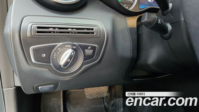 Mercedes-Benz C-Class 2019 — photo 18