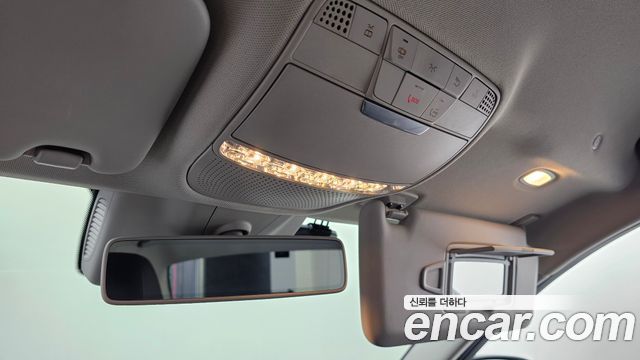 Mercedes-Benz C-Class 2019 — photo 19
