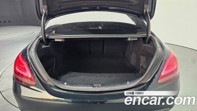 Mercedes-Benz C-Class 2019 — photo 20