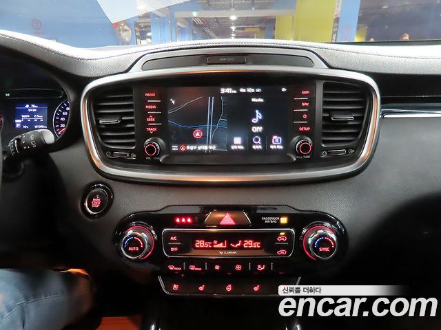 Kia Sorento 2019 — photo 18
