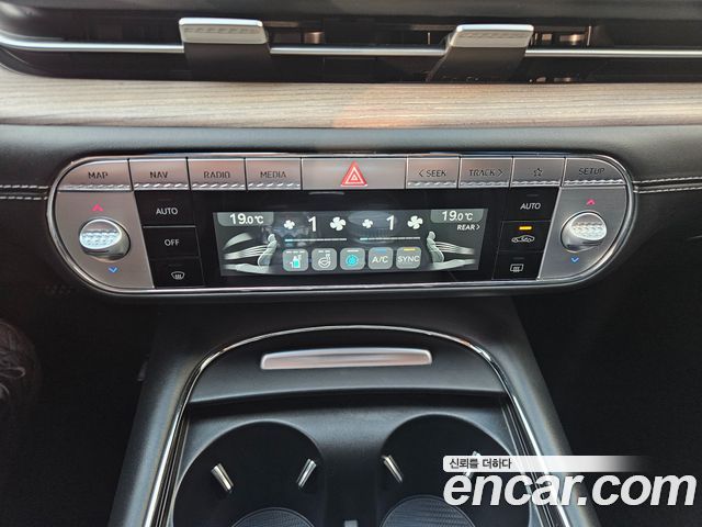 Genesis G90 2022 — photo 15