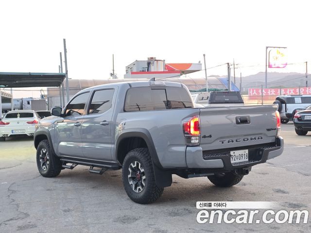 Toyota Tacoma 2018 — photo 2