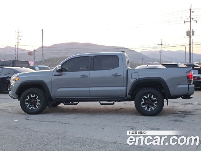Toyota Tacoma 2018 — photo 3
