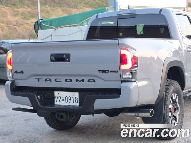 Toyota Tacoma 2018 — photo 4