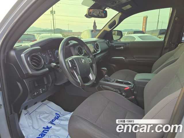 Toyota Tacoma 2018 — photo 11