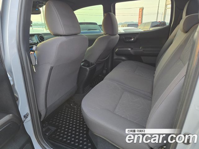 Toyota Tacoma 2018 — photo 12