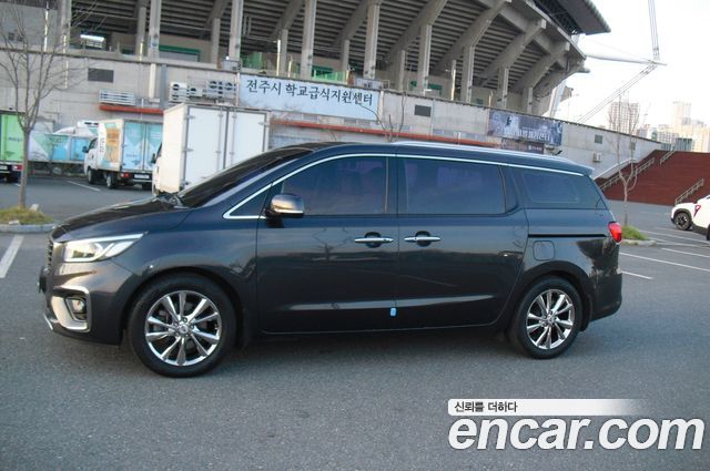 Kia Canival 2019 — photo 2